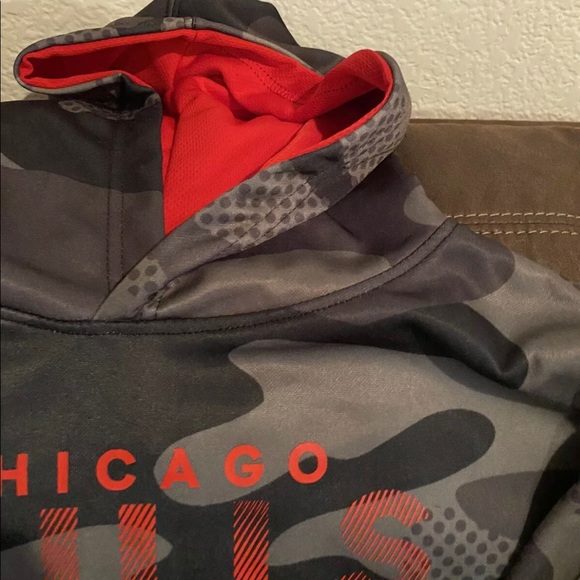 NBA Chicago Bulls Youth Hoodie Retails for $70 - Picture 3 of 7